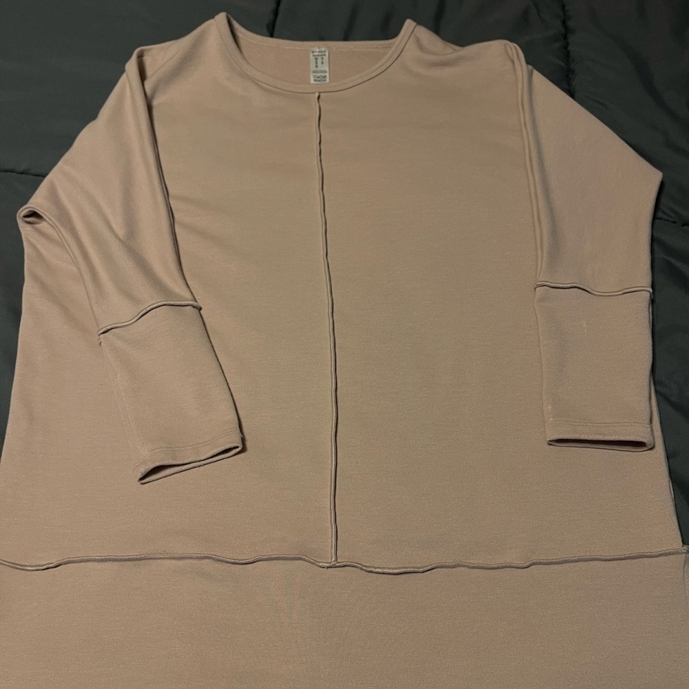Spanx Top Perfect Length XS Beige Dolman Sleeve Raw Seams Comfy Knit - Picture 2 of 9